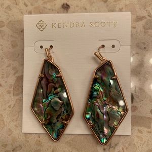 NWT Kendra Scott Rose Gold Emilia earrings in Abalone